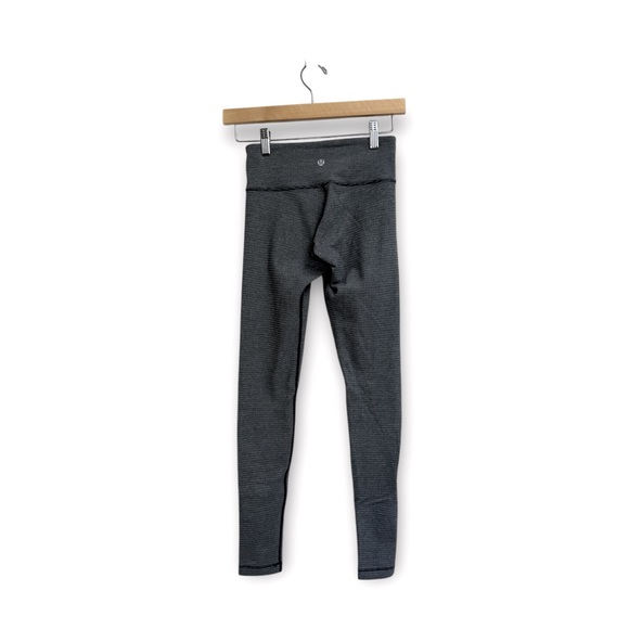 Women’s Lululemon Grey Leggings! Size 4! - Picture 3 of 5